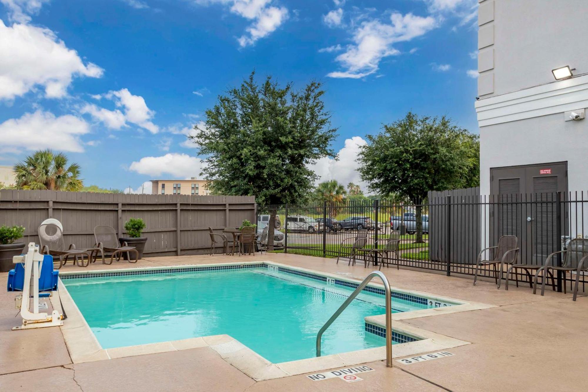 Best Western Plus Hobby Airport Inn And Suites Houston Eksteriør billede